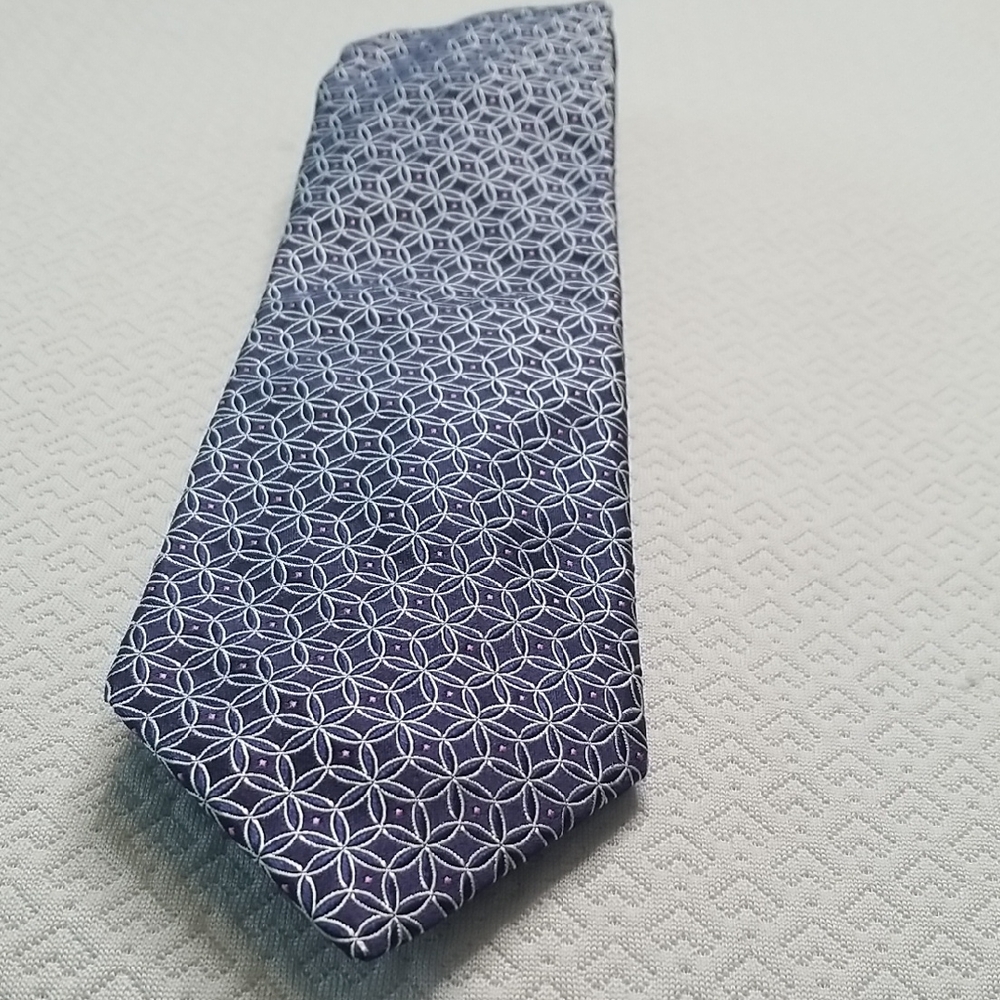 IKE BEHAR New York Mens tie 100% Silk. EUC